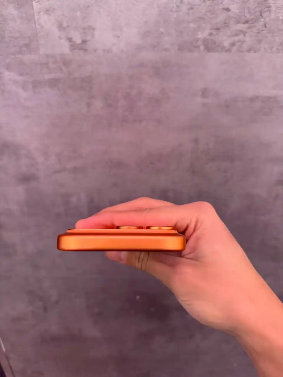 iPhone 17 Pro 256gb оранжевый с разбитым дисплеем