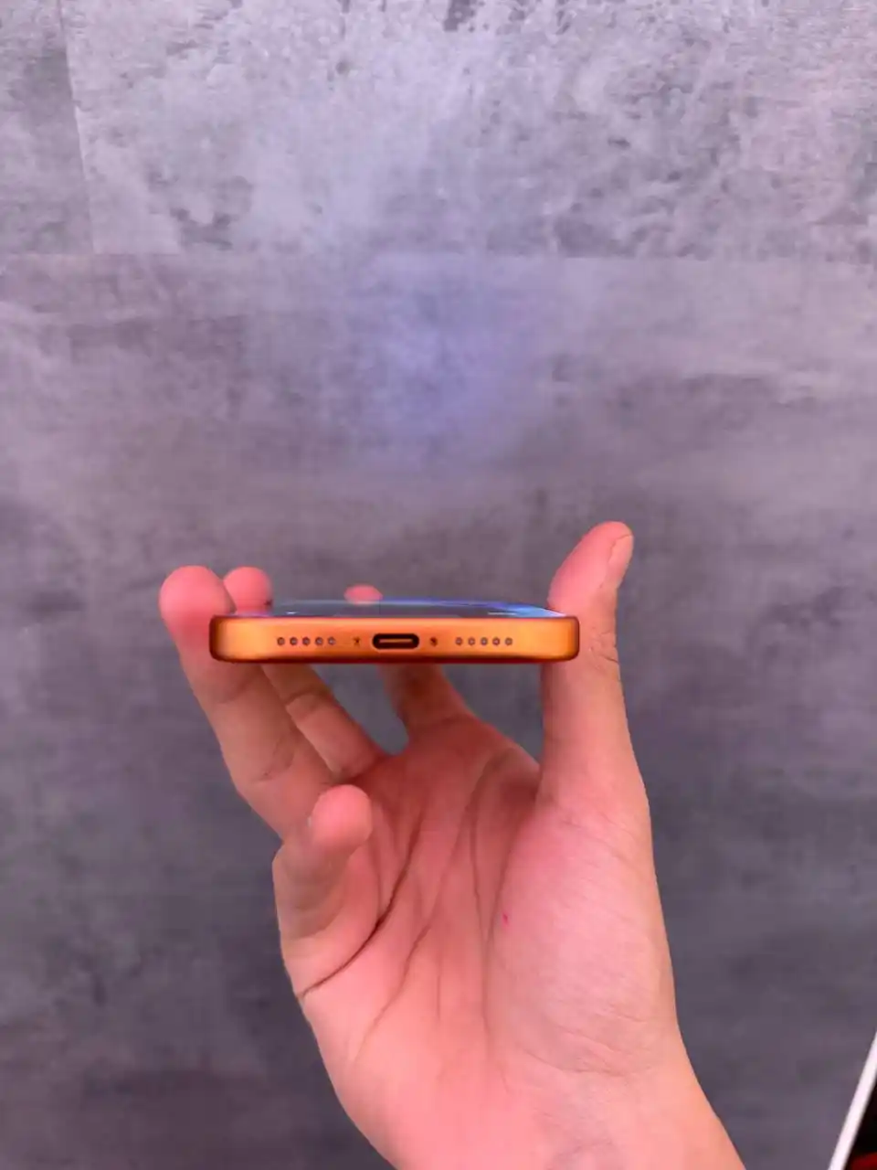 iPhone 17 Pro 256gb оранжевый с разбитым дисплеем