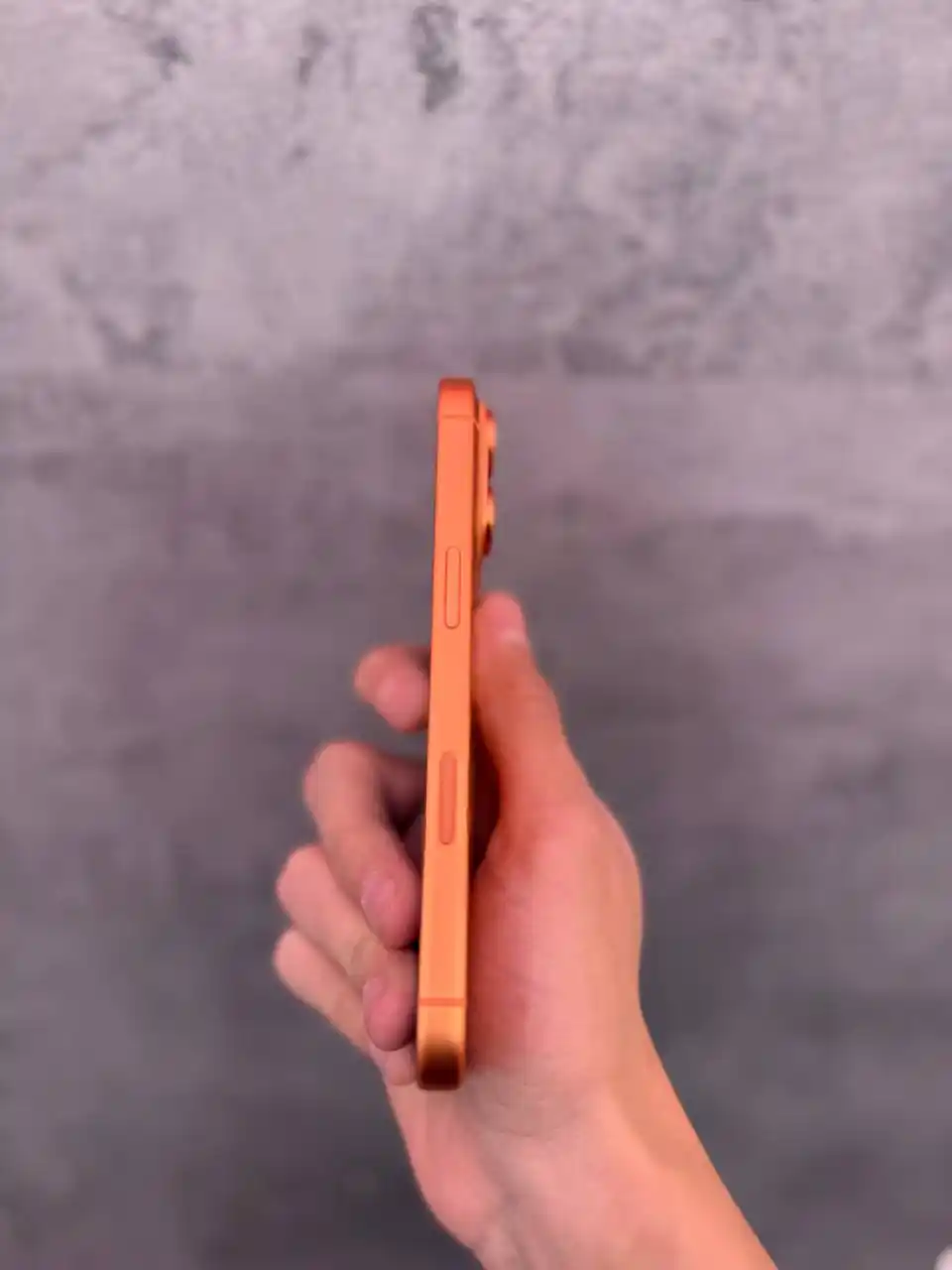 iPhone 17 Pro 256gb оранжевый с разбитым дисплеем