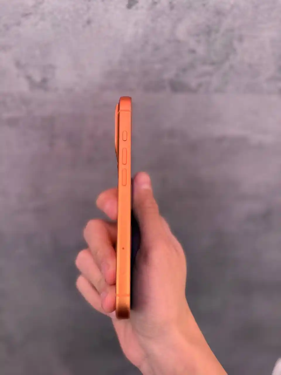 iPhone 17 Pro 256gb оранжевый с разбитым дисплеем