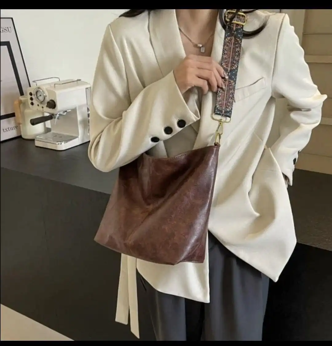 Женская сумка через плечо