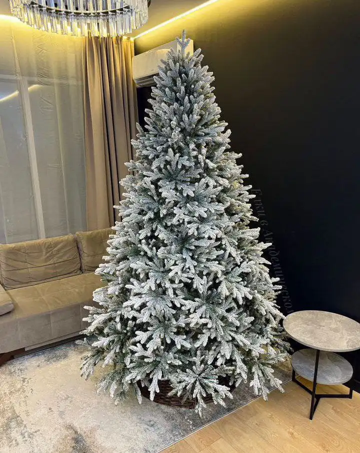Продажа заснеженной литой ёлки