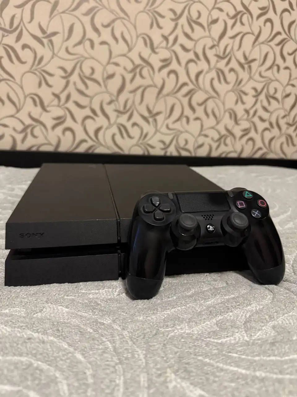 Sony PlayStation 4 без дисковода с играми