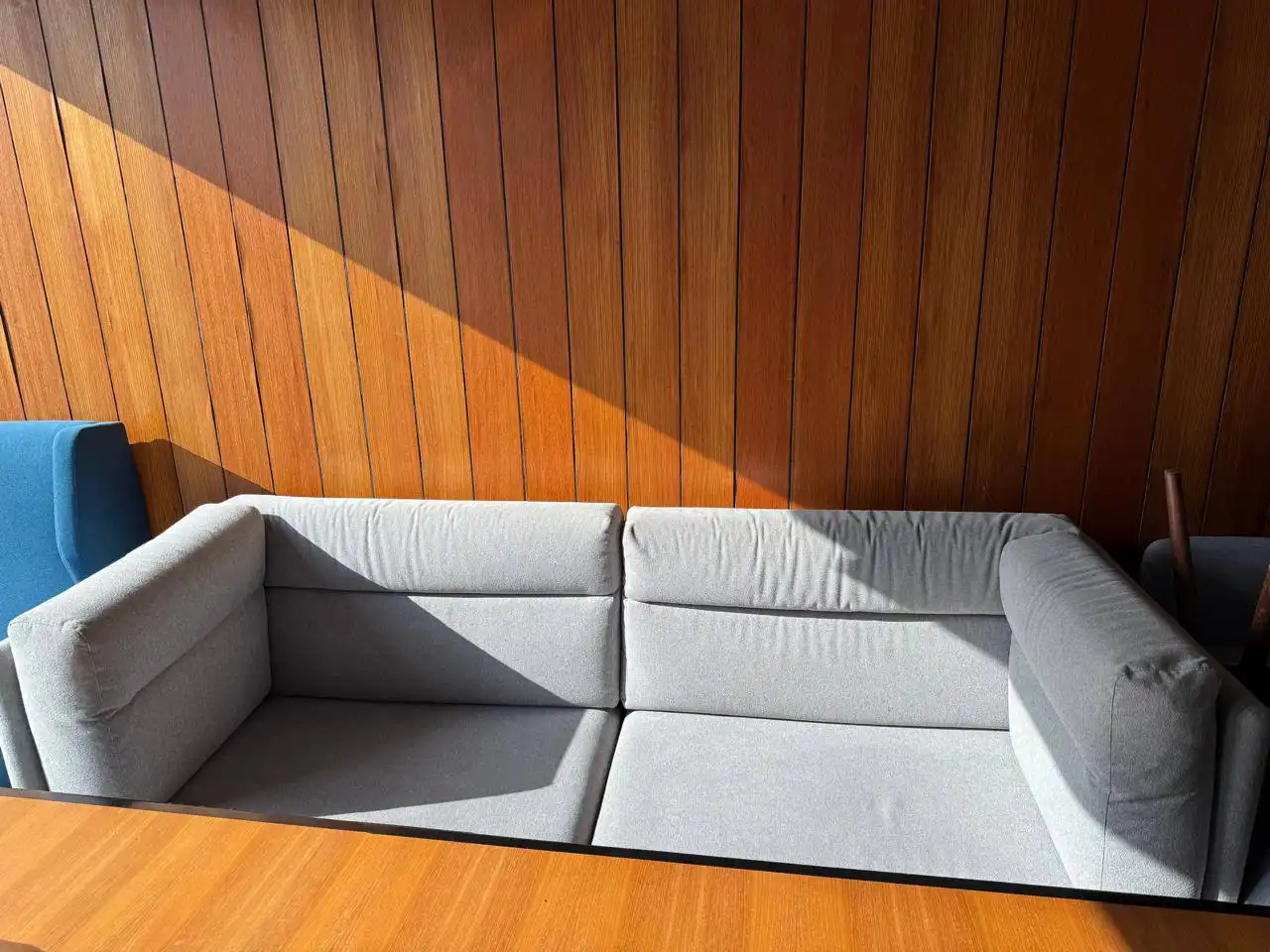 Продам серый диван в отличном состоянии