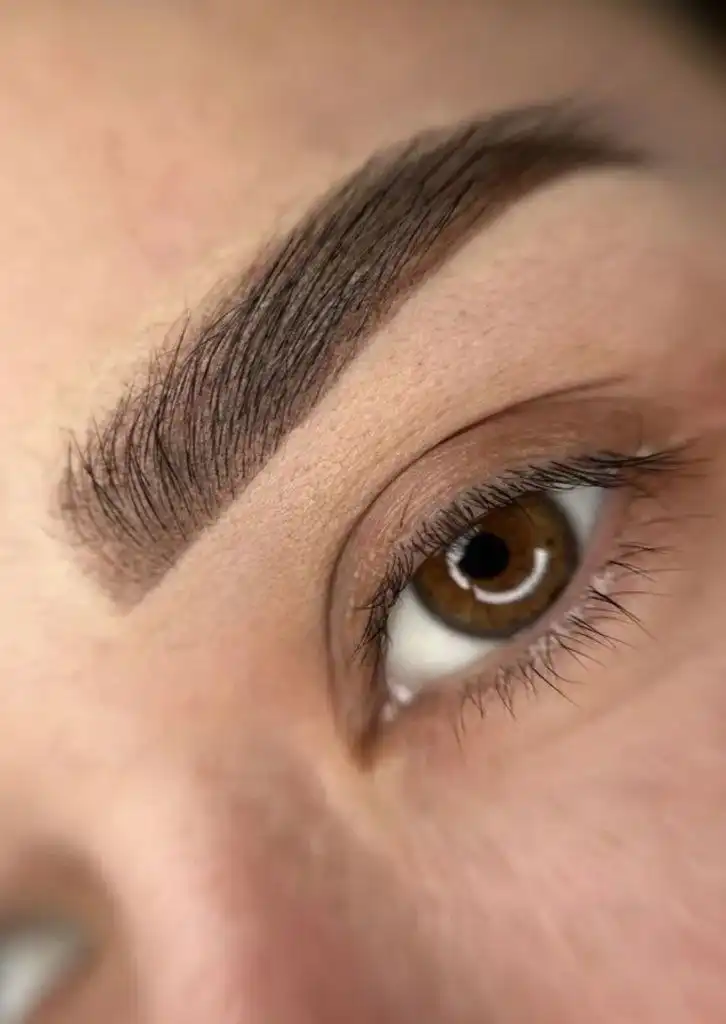 Поиск модели для рекламы бровей и межреснички