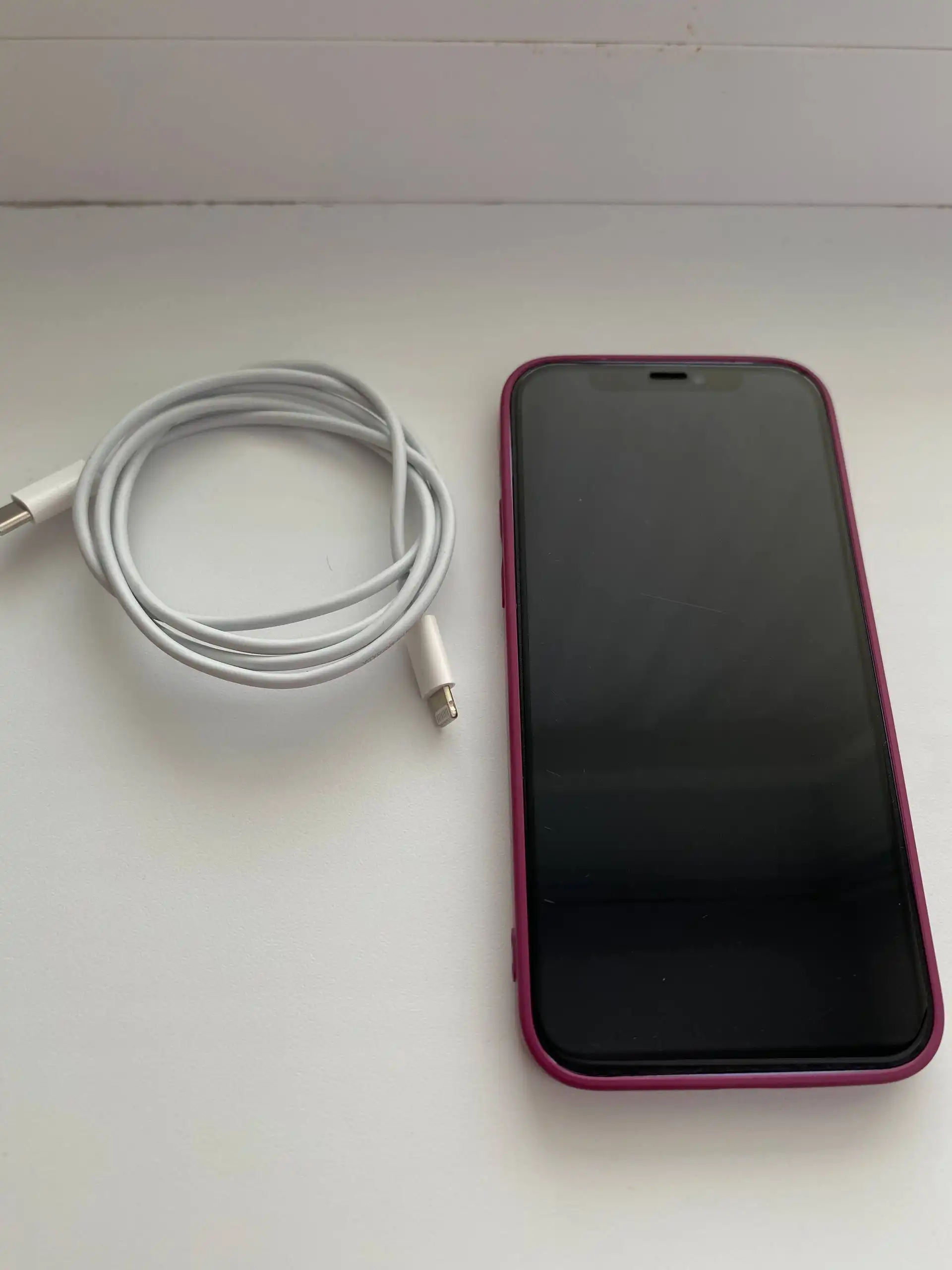 Продажа iPhone 12 в хорошем состоянии