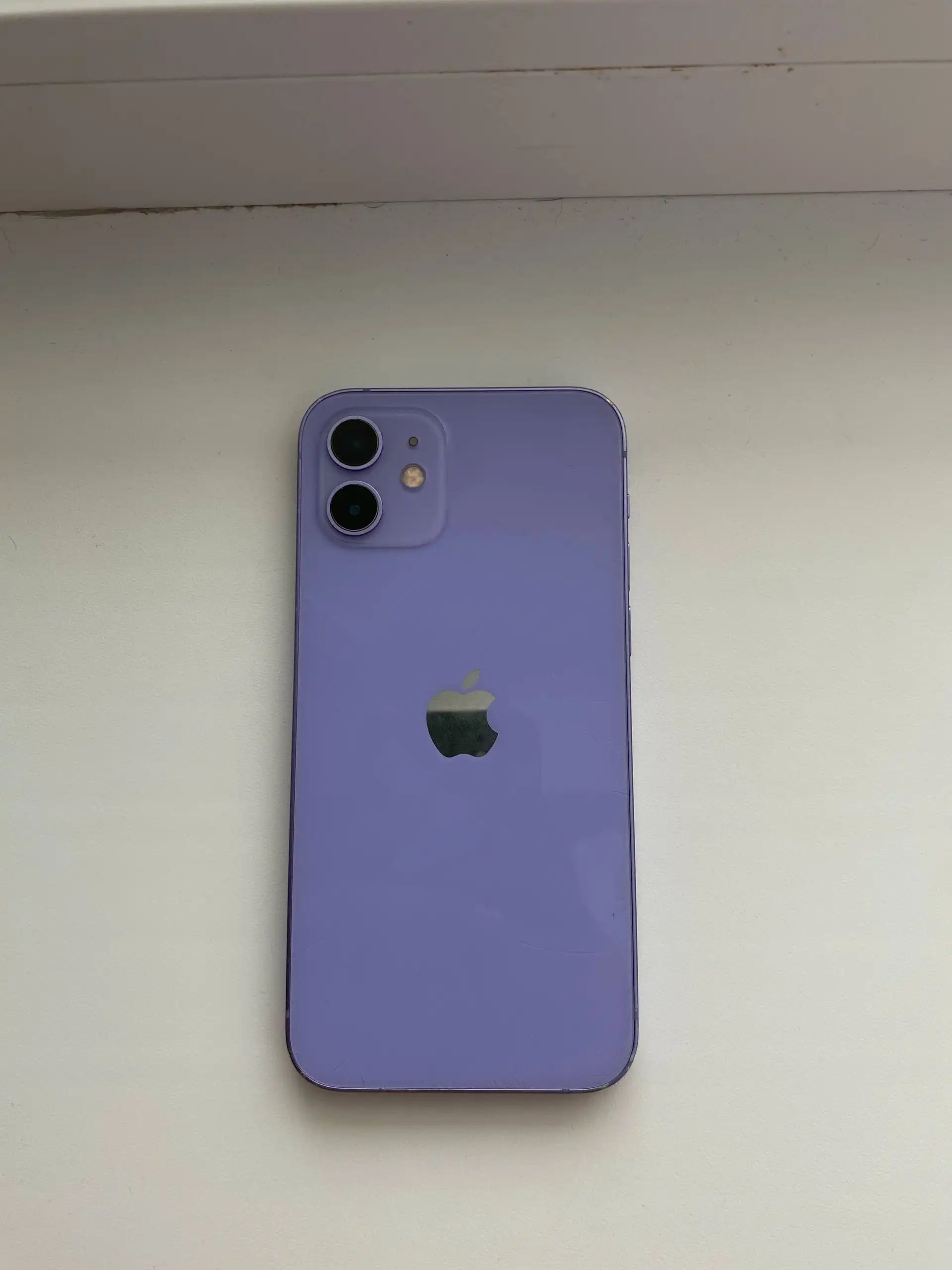 Продажа iPhone 12 в хорошем состоянии