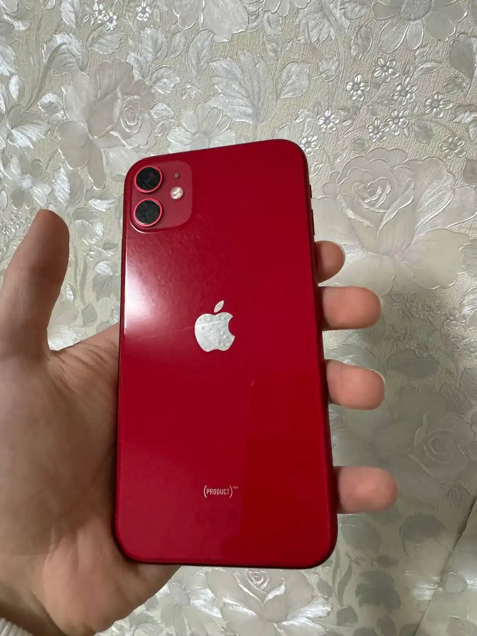 iPhone 11 64GB Red в хорошем состоянии