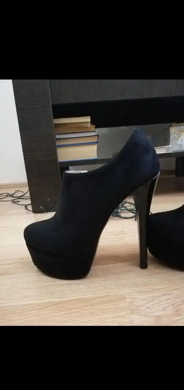 Продажа обуви: ботильоны и туфли разных размеров