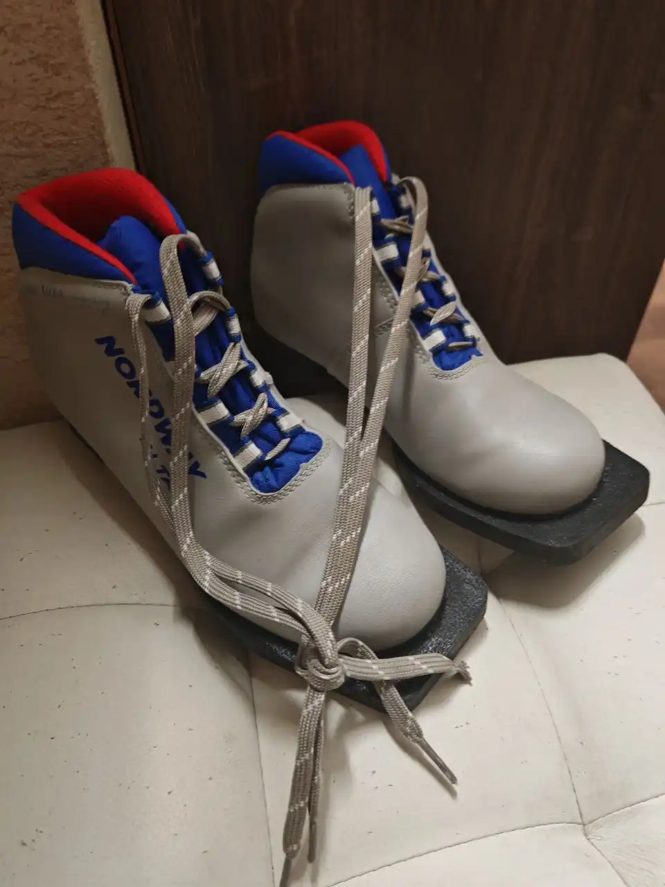 Продам лыжные ботинки размер 35