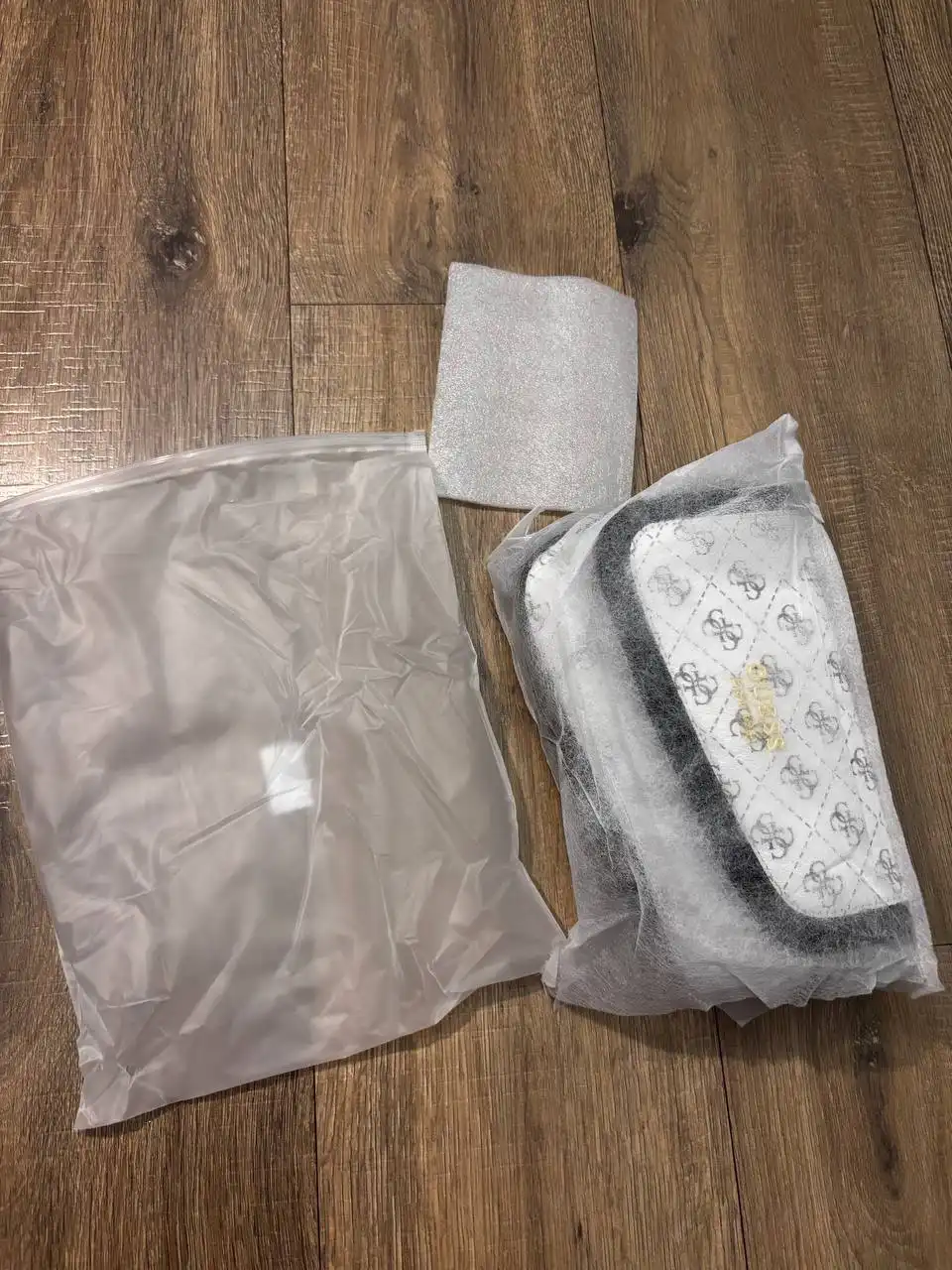 Сумки Guess новые в упаковке