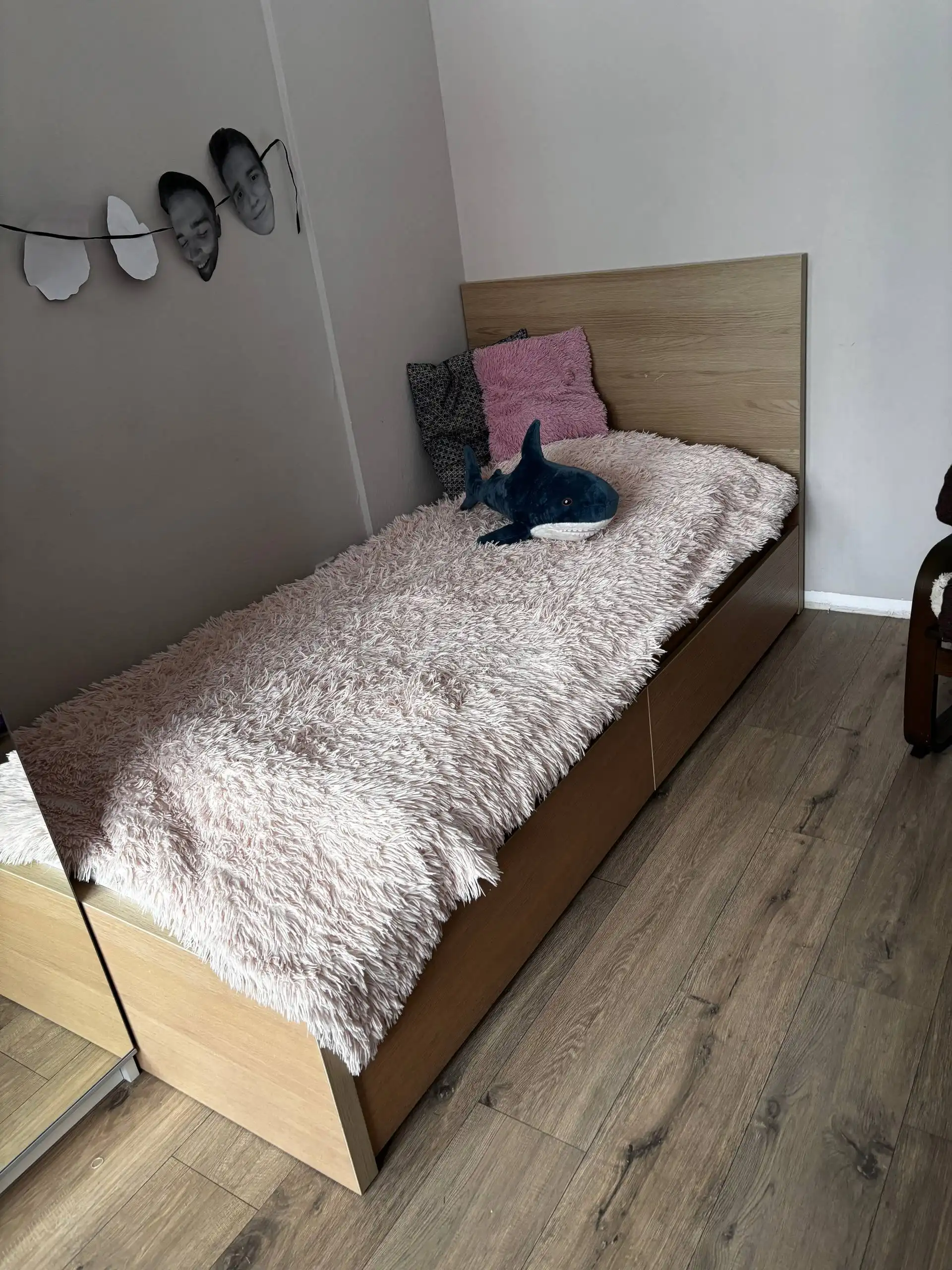 Продаю кровать IKEA односпальная с выдвижными ящиками