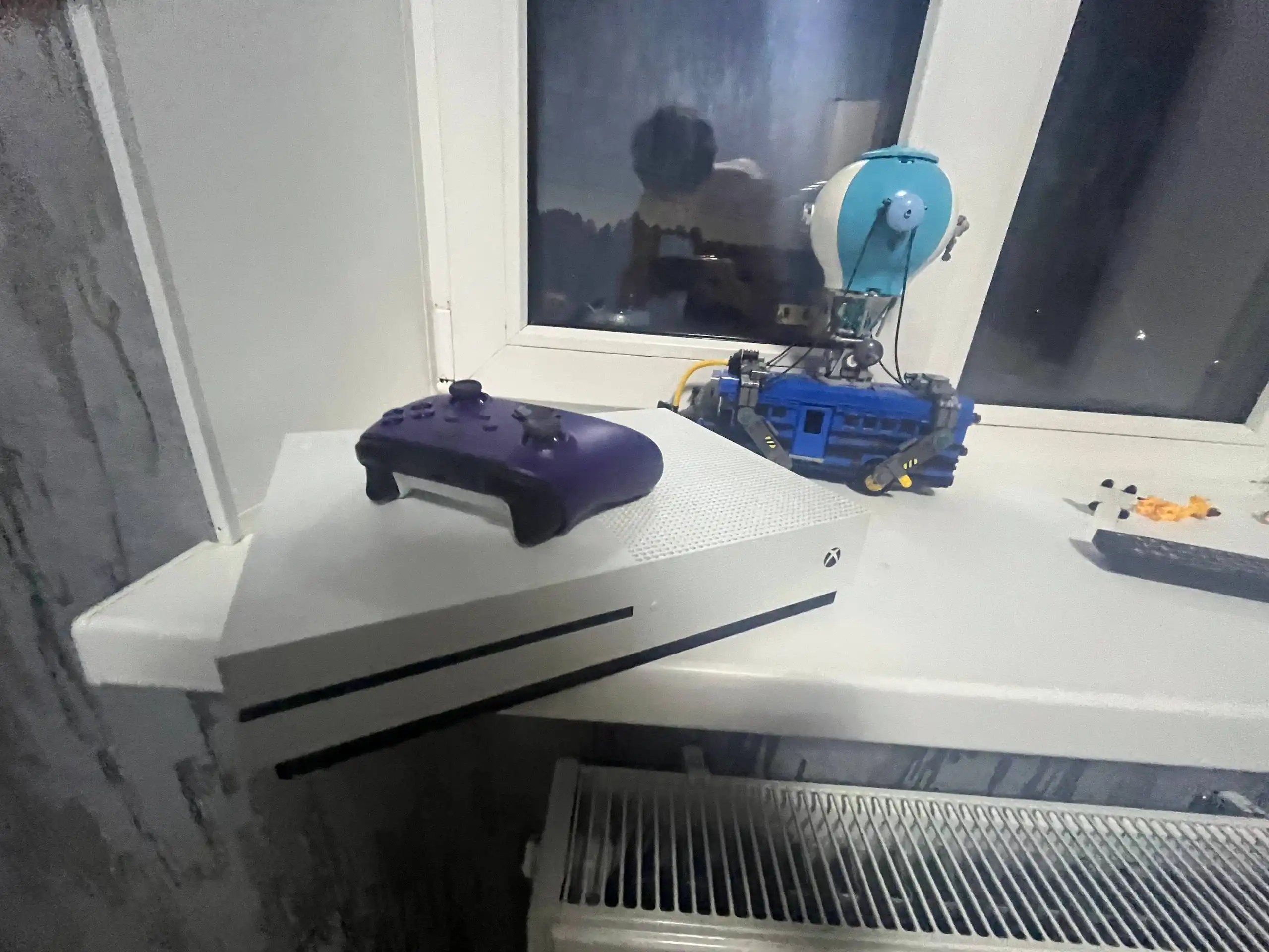 Продам Xbox One S 1 TB в идеальном состоянии