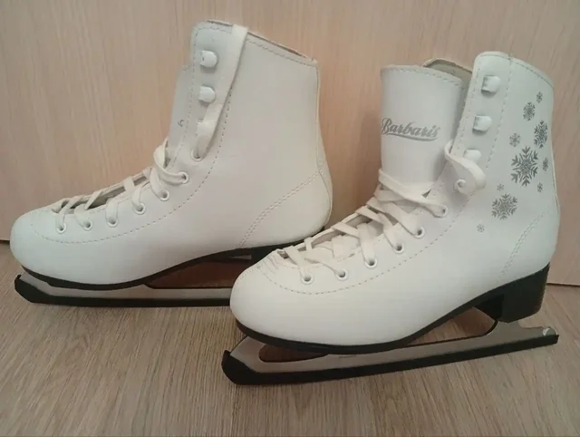 Кроссовки 37-38 размера - Одежда в Екатеринбург