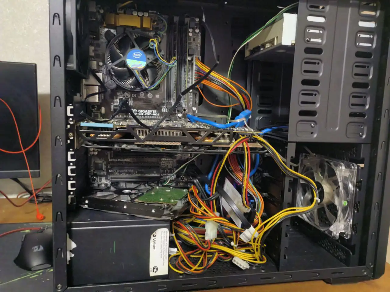 Компьютерные комплектующие: процессор i5 4440, видеокарта R9 280X, материнская плата, ОЗУ