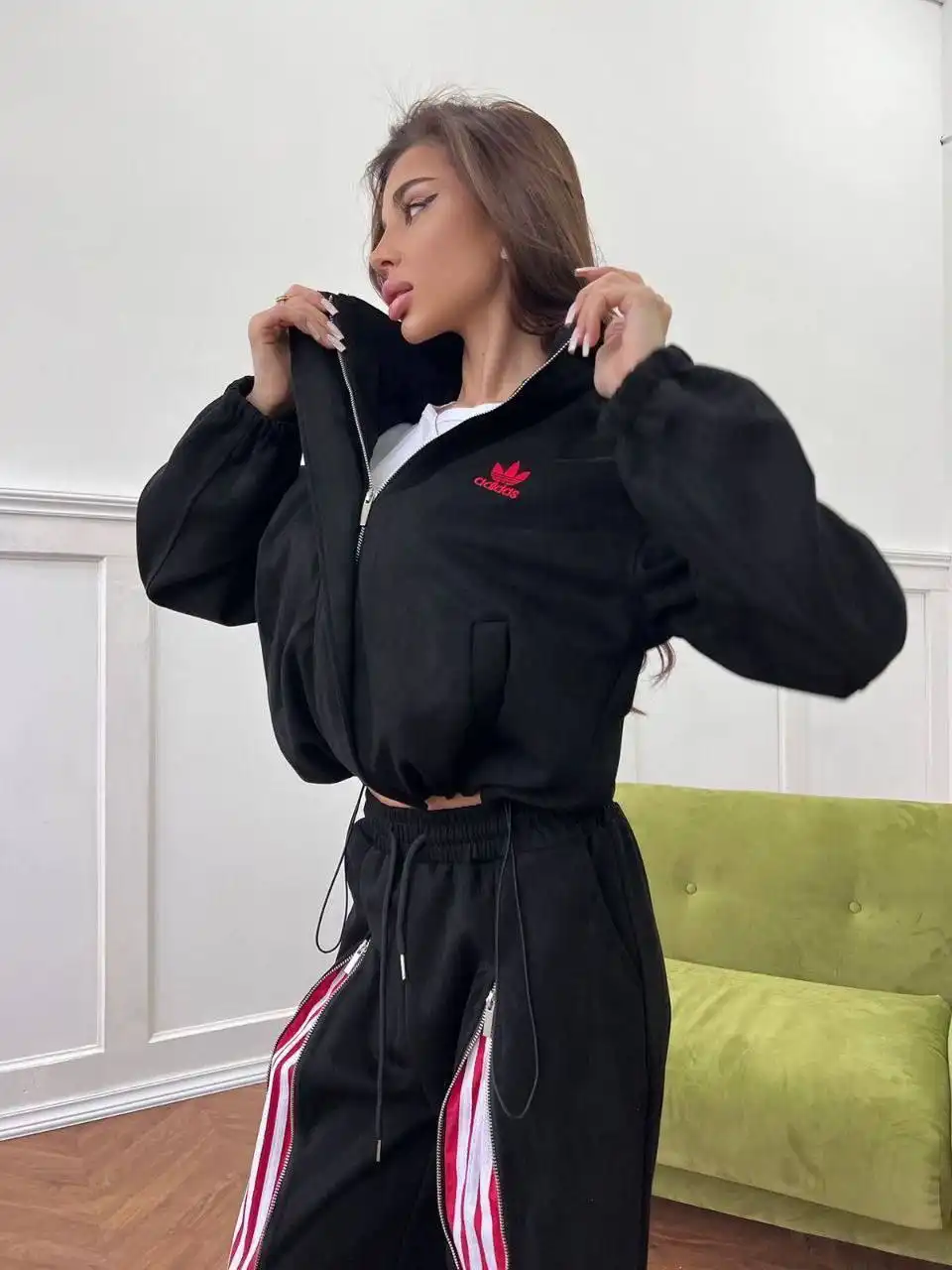 Элегантный спортивный костюм - Спортивная одежда (Одежда) в Екатеринбург