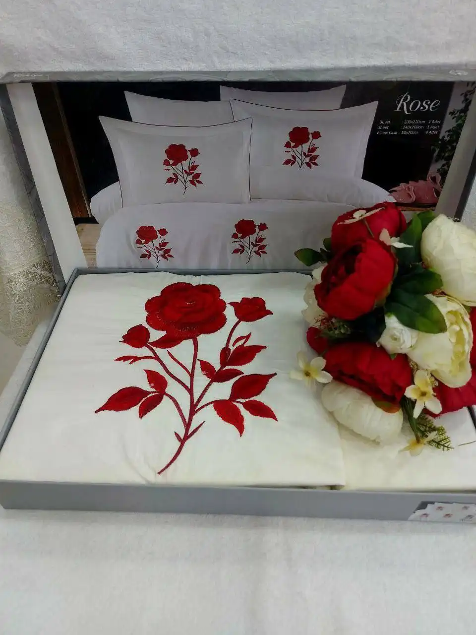 Комплект постельного белья с вышивкой из Турции - Постельное белье (Барахолка) в Екатеринбург