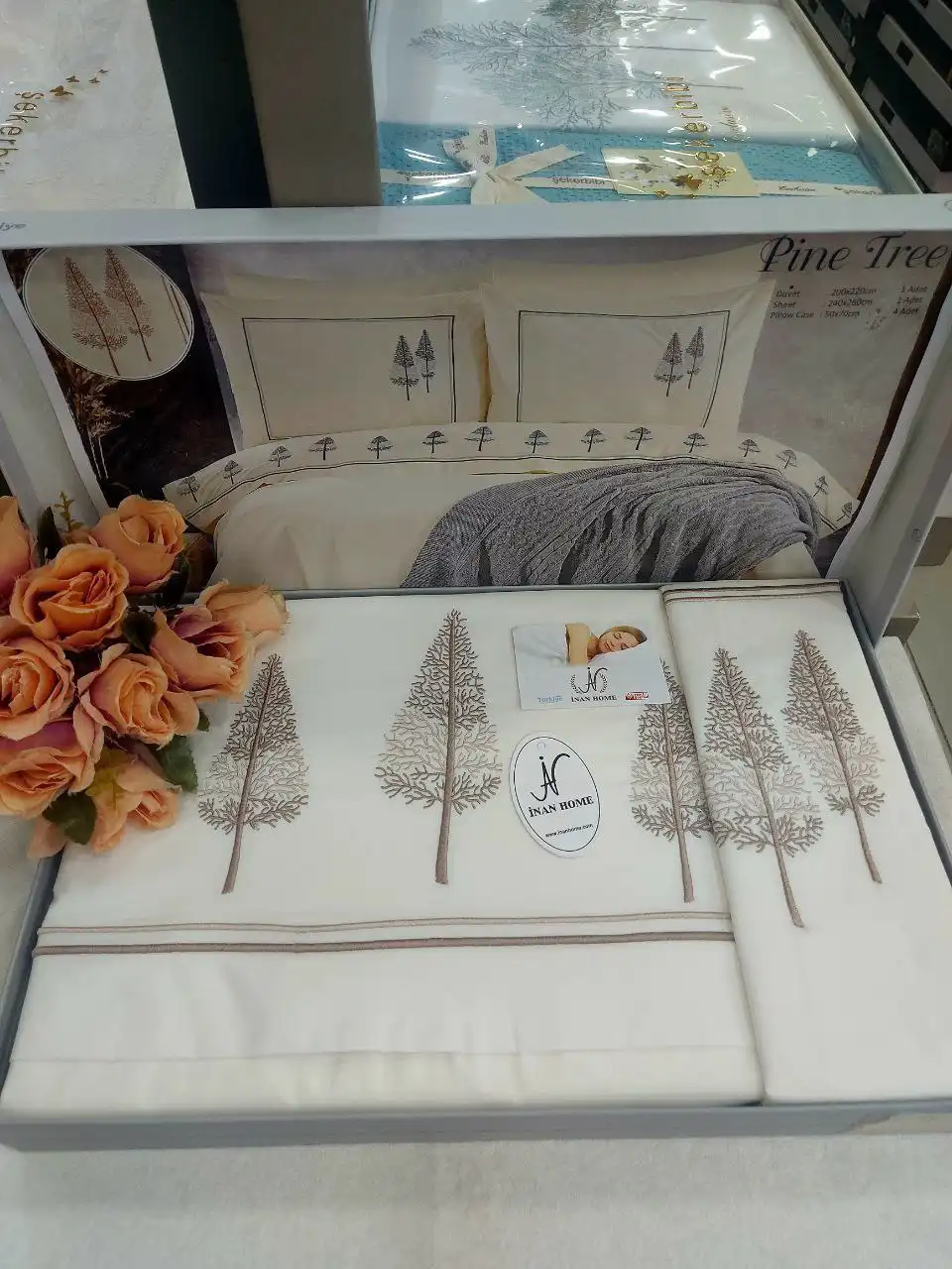 Комплект постельного белья с вышивкой из Турции - Постельное белье (Барахолка) в Екатеринбург