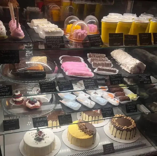 Торты на чизе - Стеллажи в Екатеринбург