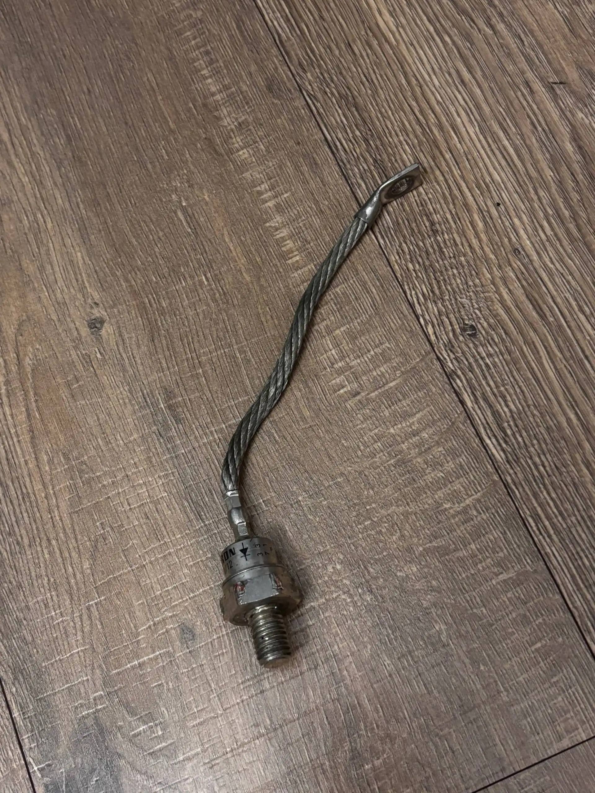 Диод выпрямительный DO205AC M12 1,2 кВ 130 А - Электронные компоненты (Запчасти) в Екатеринбург