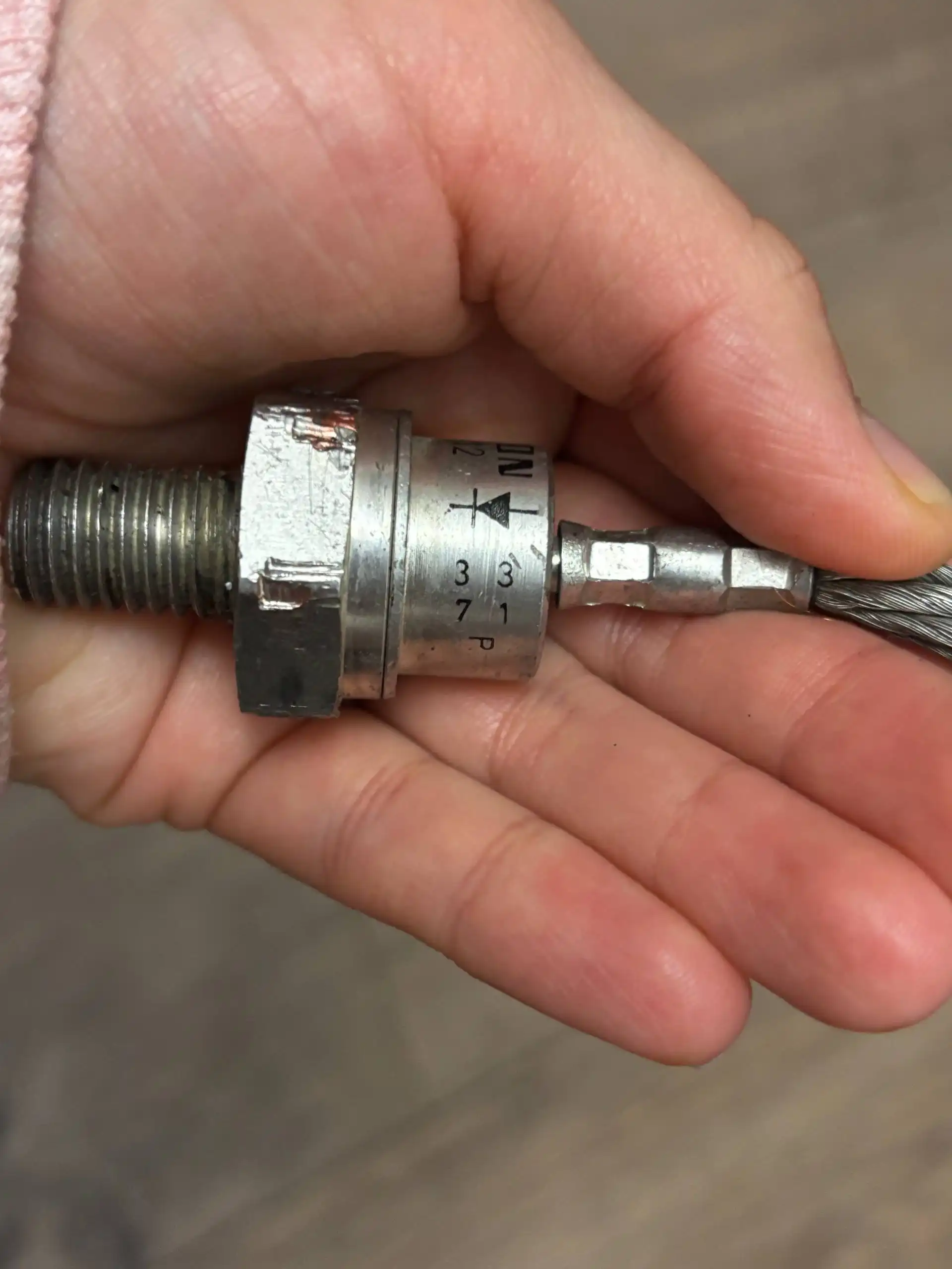 Диод выпрямительный DO205AC M12 1,2 кВ 130 А - Электронные компоненты (Запчасти) в Екатеринбург