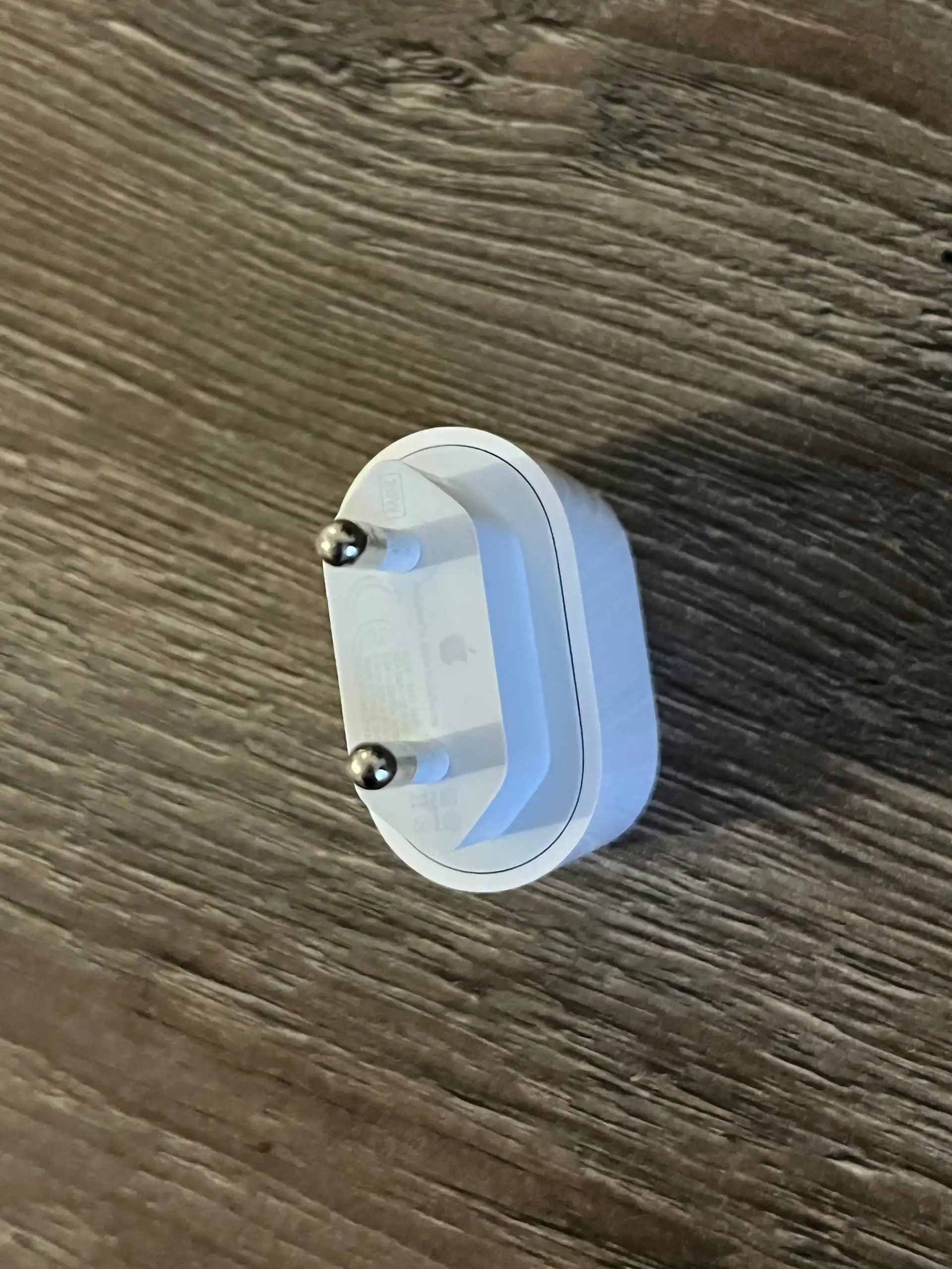 Apple 20W USB-C блок заряда и Lambay Whiskey Malt Irish - Барахолка в Екатеринбург