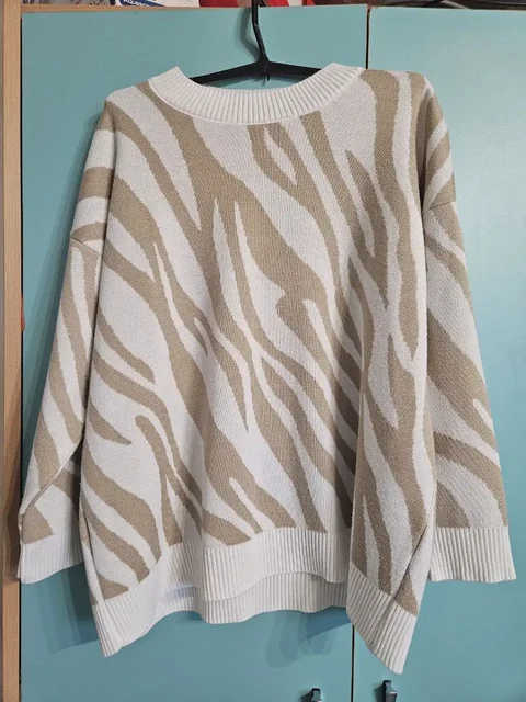Свитер с принтом зебры размер 48-50 - Свитера в Екатеринбург
