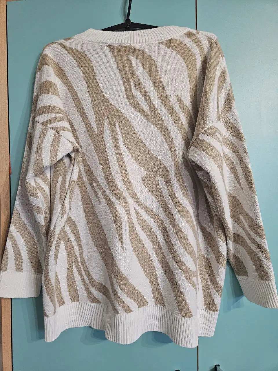 Свитер с принтом зебры размер 48-50 - Свитера (Одежда) в Екатеринбург