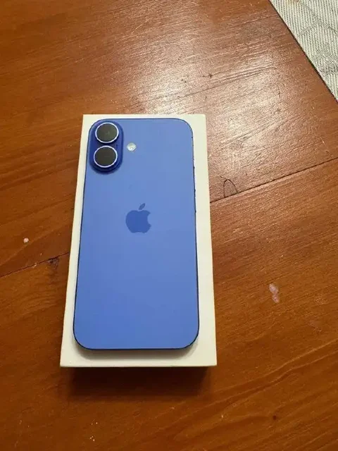 Обмен iPhone 16 128GB синий - Планшеты в Екатеринбург