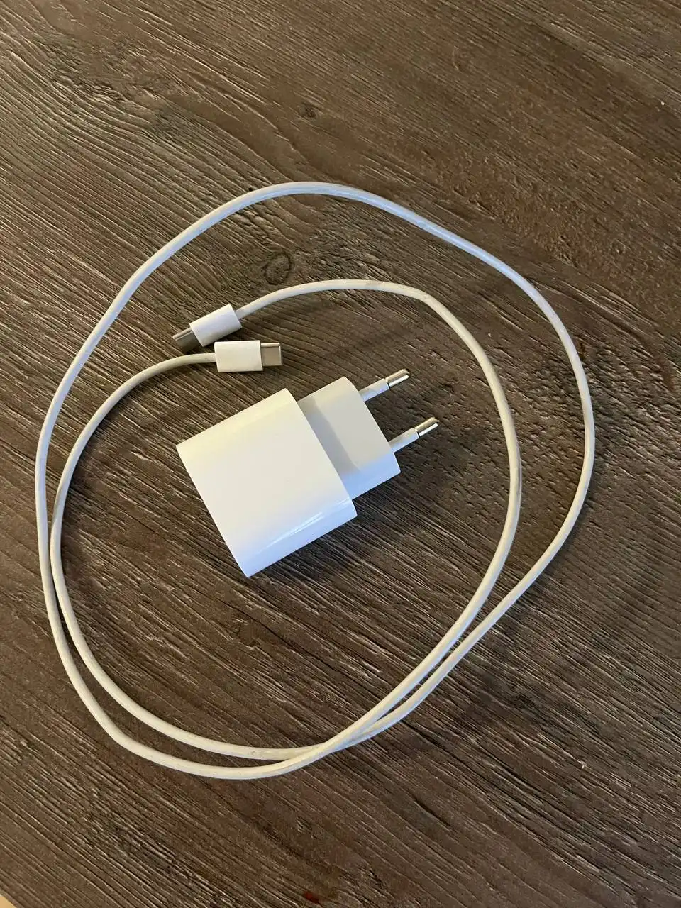 Оригинальный блок заряда Apple 20W USB-C и шнур - Зарядные устройства и аксессуары (Электроника) в Екатеринбург