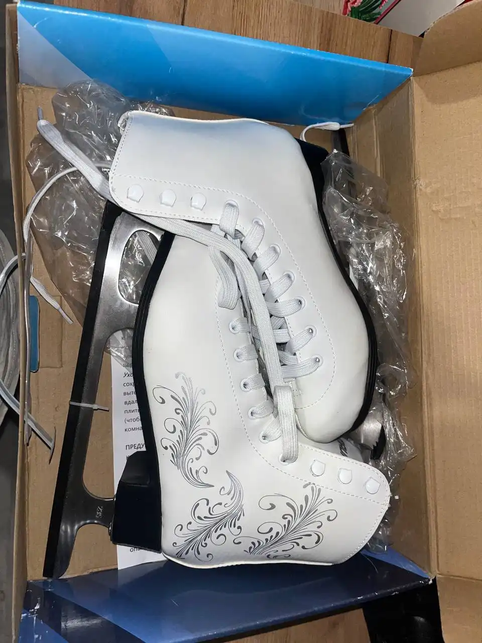 Продам коньки для фигурного катания 37 размера - Спорттовары (Хобби и отдых) в Екатеринбург