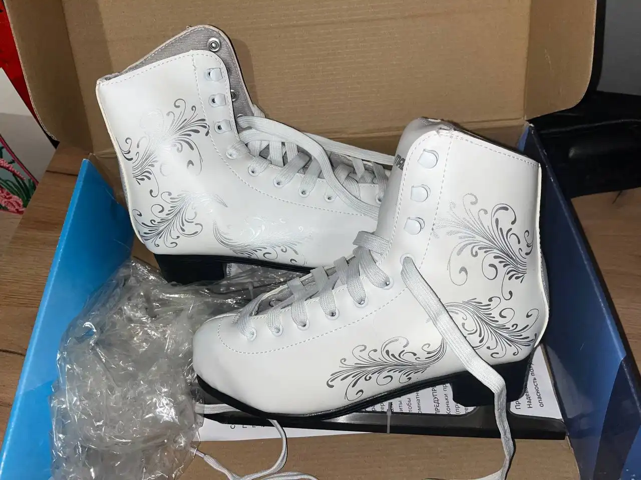 Продам коньки для фигурного катания 37 размера - Спорттовары (Хобби и отдых) в Екатеринбург