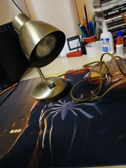 Продажа настольной лампы, шапок и клавиатуры - Барахолка в Екатеринбург