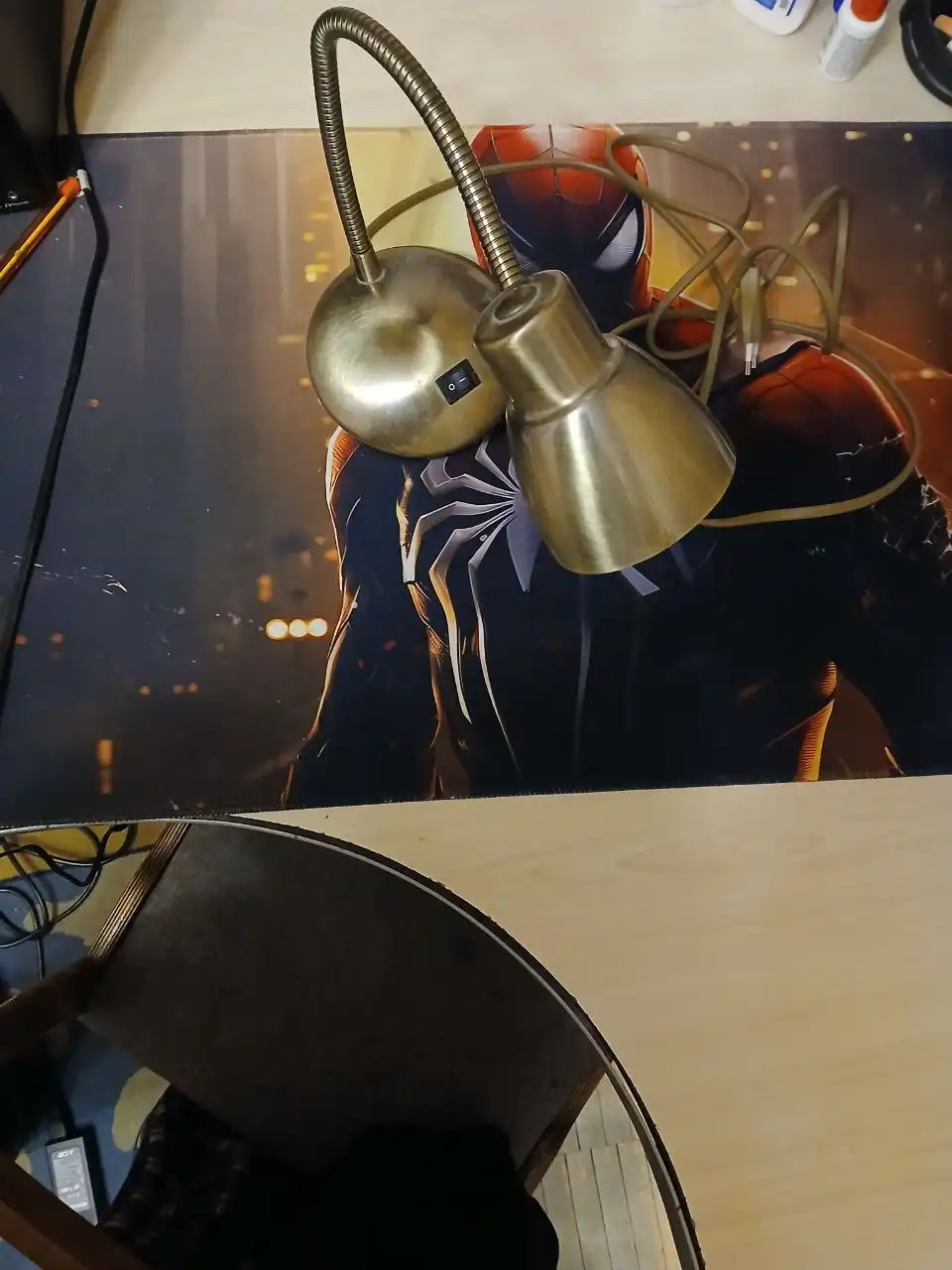 Продажа настольной лампы, шапок и клавиатуры - Барахолка в Екатеринбург