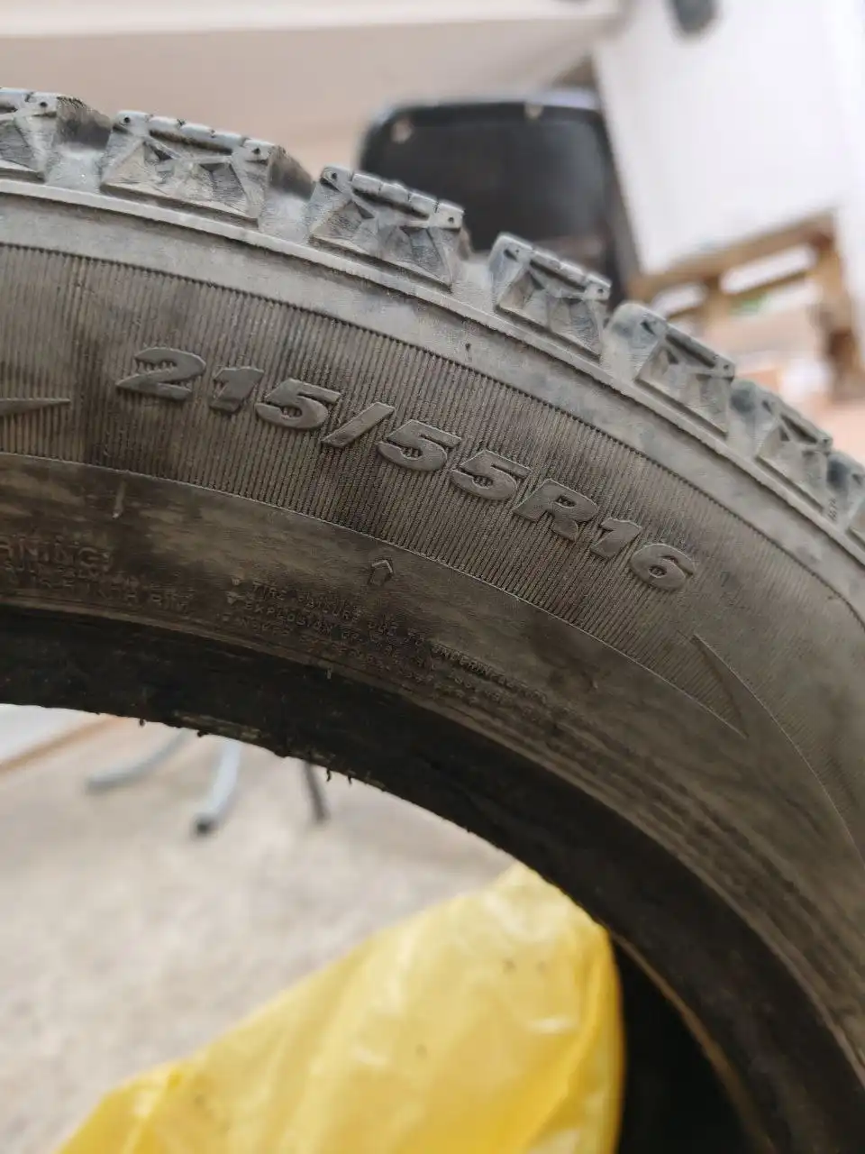 Продам зимнюю резину NEXEN WINGUARD 215/55/R16 - Шины и диски (Авто) в Екатеринбург