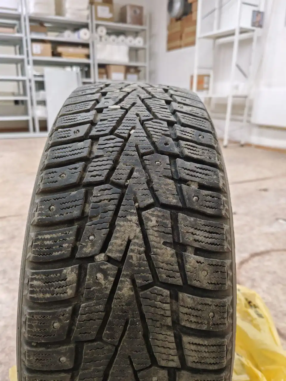 Продам зимнюю резину NEXEN WINGUARD 215/55/R16 - Шины и диски (Авто) в Екатеринбург