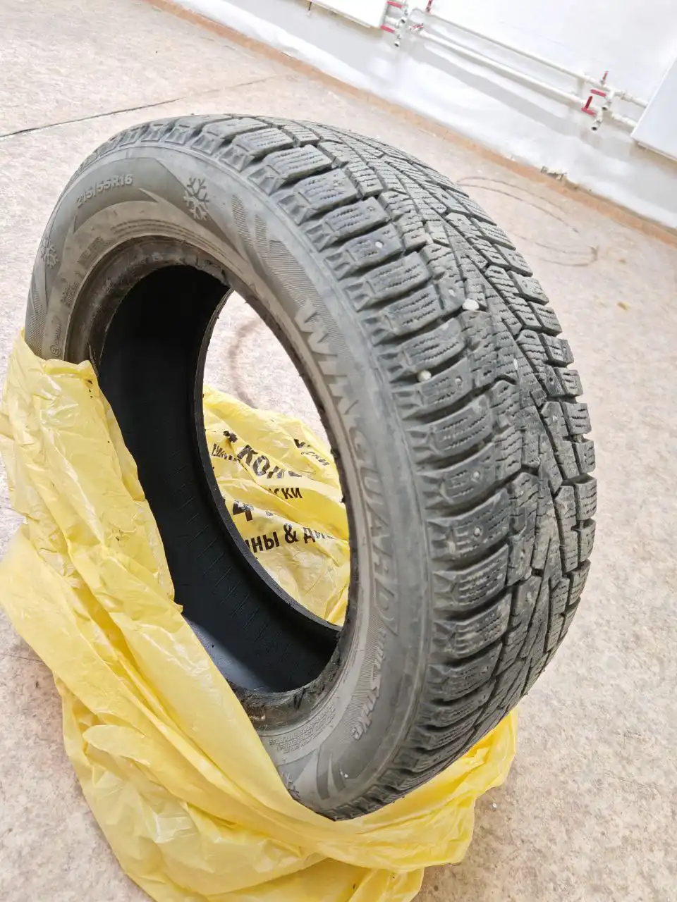 Продам зимнюю резину NEXEN WINGUARD 215/55/R16 - Шины и диски (Авто) в Екатеринбург