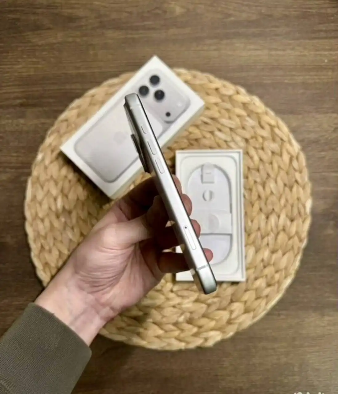 Продам iPhone 17 Pro 256 ГБ серебристый - Смартфоны (Электроника) в Екатеринбург