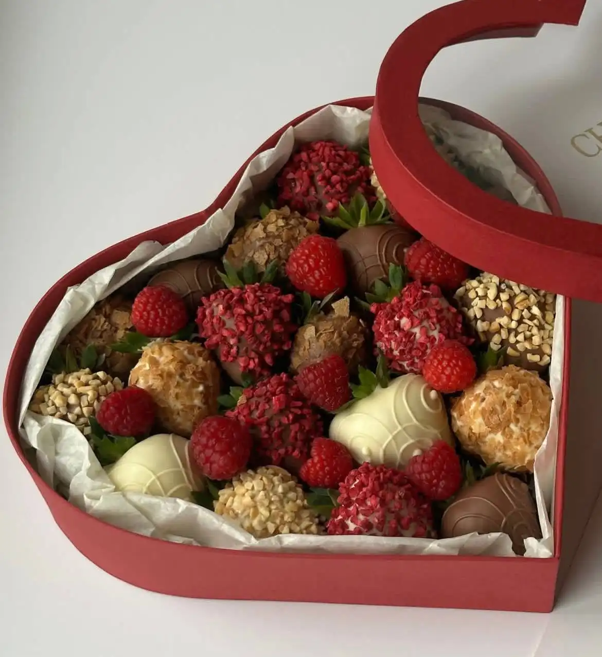 Предзаказ наборов и букетов из клубники в шоколаде ко Дню всех влюбленных - Продукты питания (Барахолка) в Екатеринбург