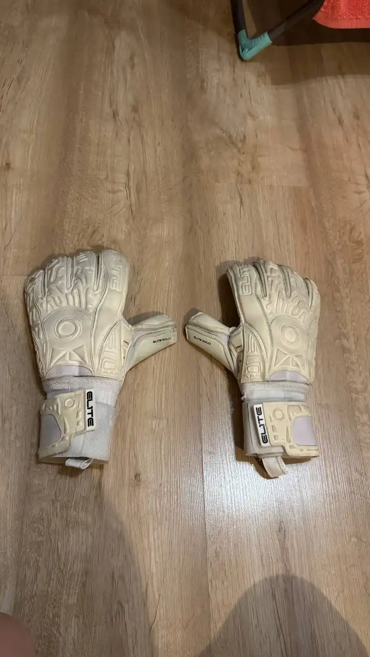 Перчатки и вратарские брюки - Спортивный инвентарь (Хобби и отдых) в Екатеринбург