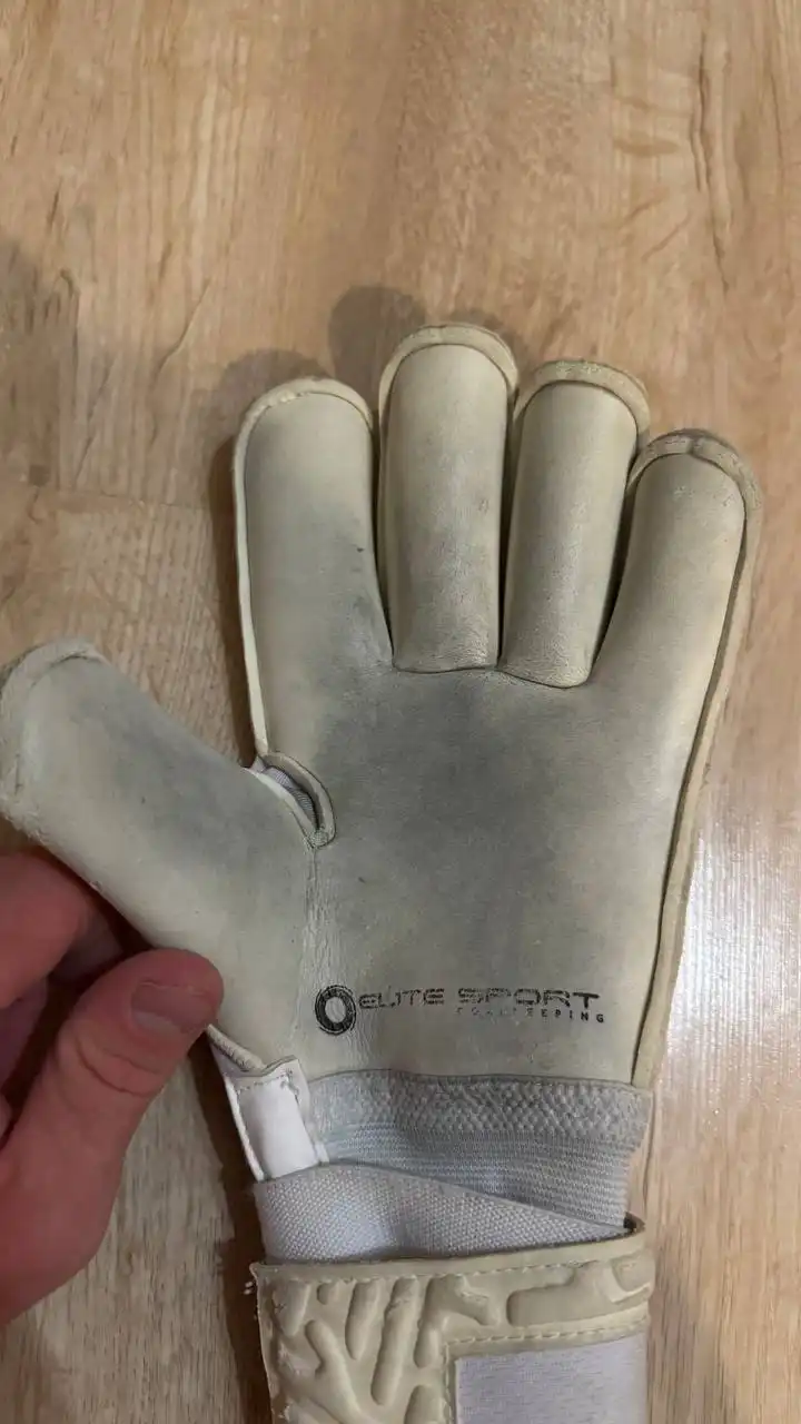 Перчатки и вратарские брюки - Спортивный инвентарь (Хобби и отдых) в Екатеринбург