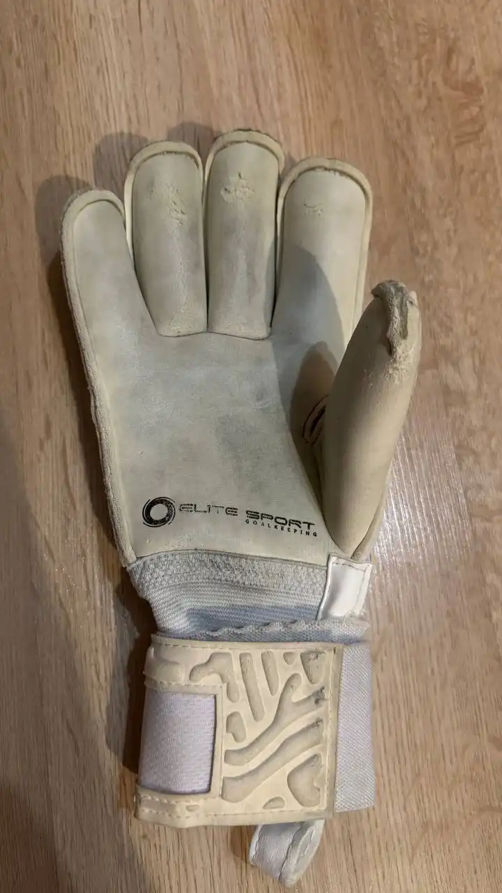 Перчатки и вратарские брюки - Спортивный инвентарь (Хобби и отдых) в Екатеринбург