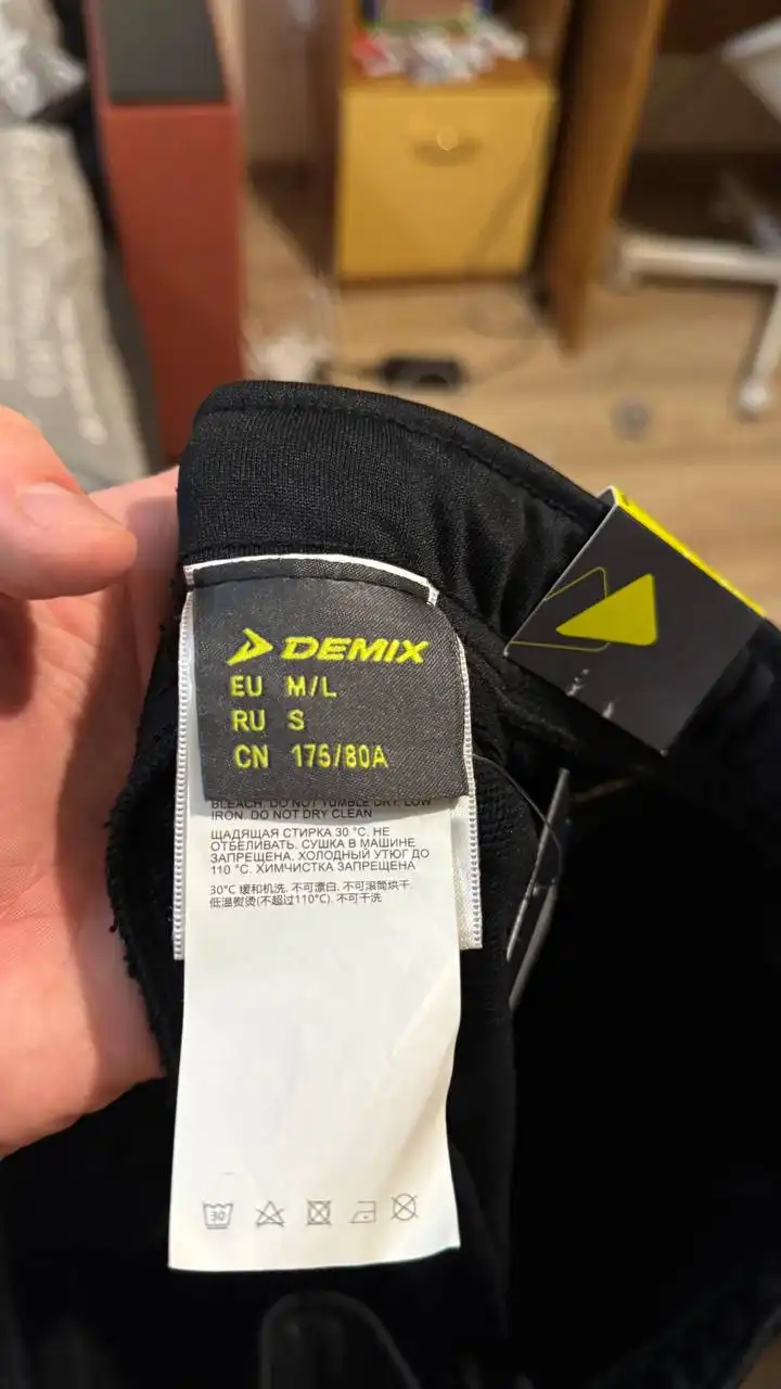 Перчатки и вратарские брюки - Спортивный инвентарь (Хобби и отдых) в Екатеринбург