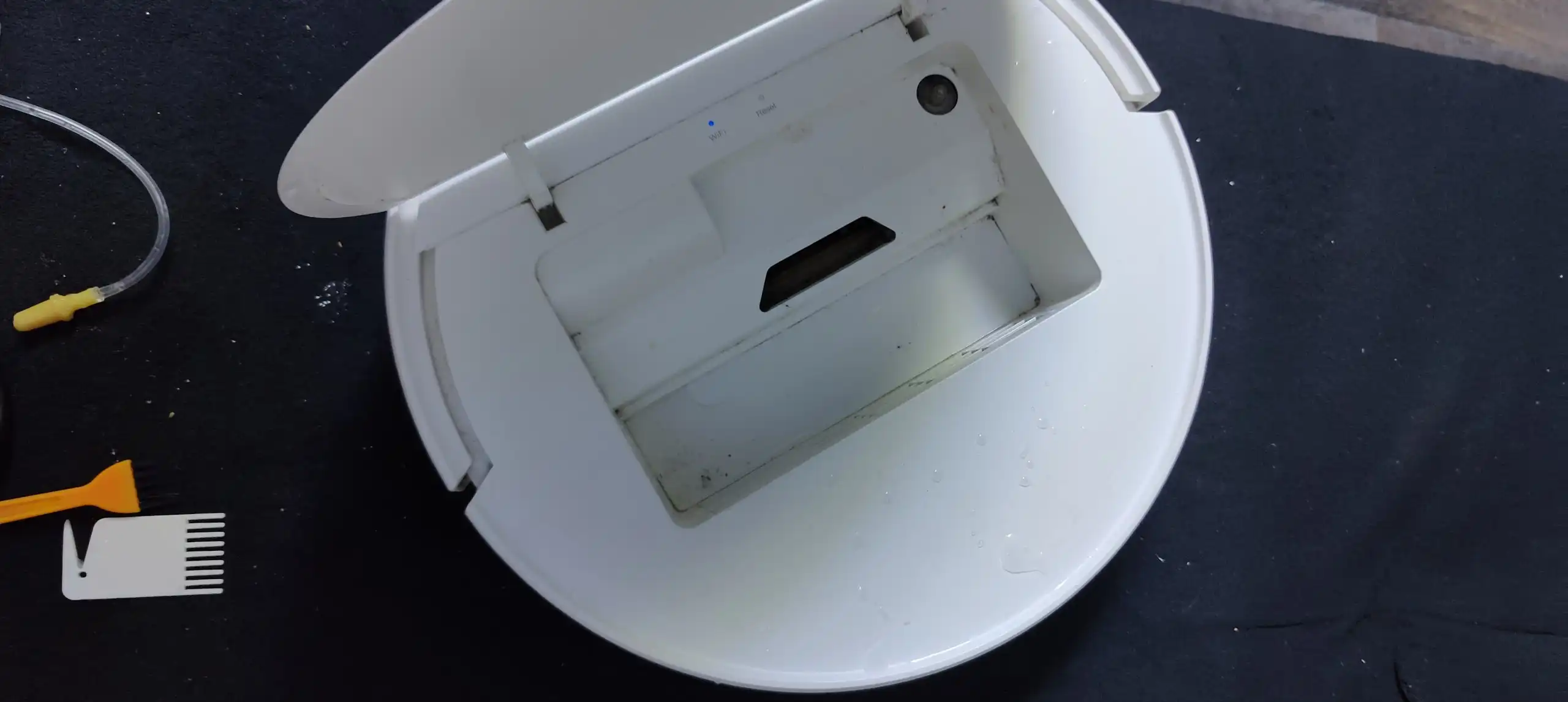 Продам робот пылесос Xiaomi Mi Robot Vacuum-Mop Essential - Бытовая техника (Электроника) в Екатеринбург