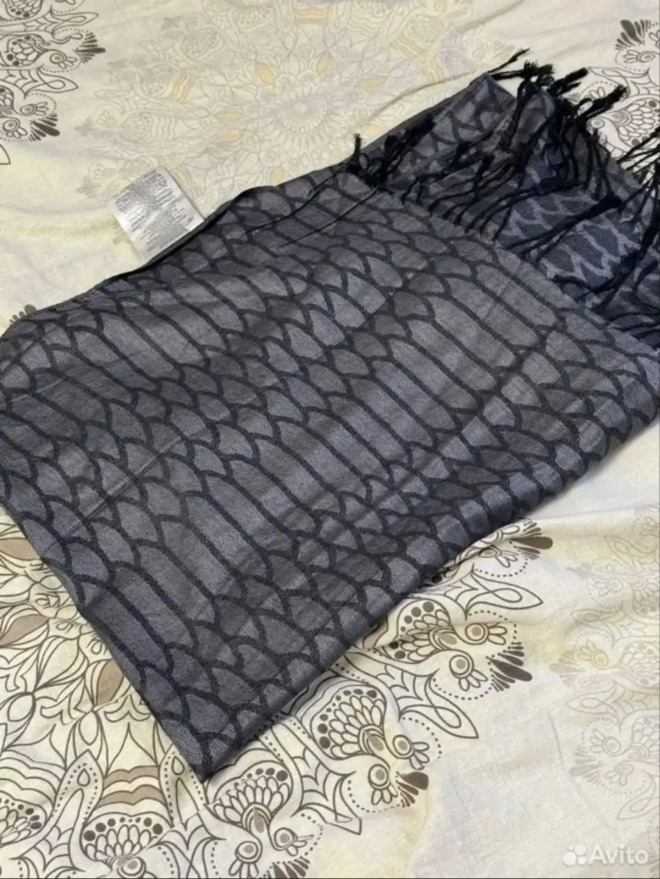 Поиск шарфа Avon Адалия серого цвета - Барахолка в Екатеринбург