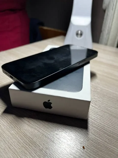Продажа iPhone 13 128 ГБ в отличном состоянии - Электроника в Екатеринбург