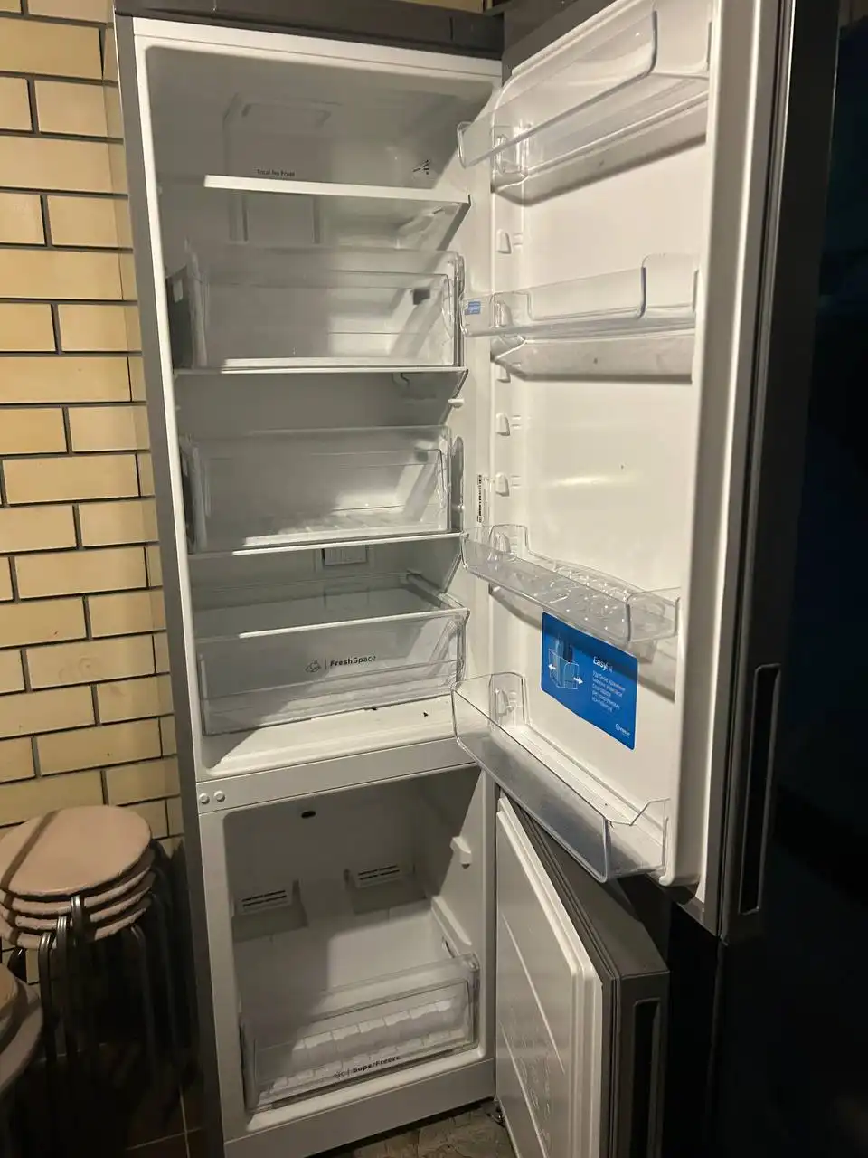 Продажа нового холодильника - Барахолка в Екатеринбург