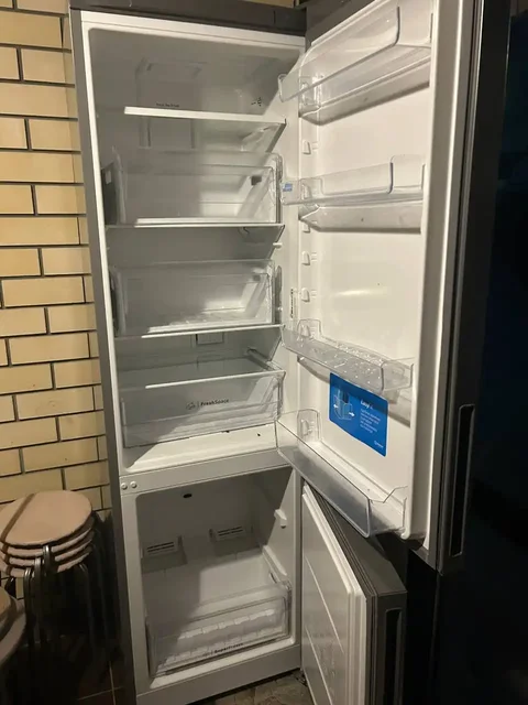 Продажа нового холодильника - Значки в Екатеринбург