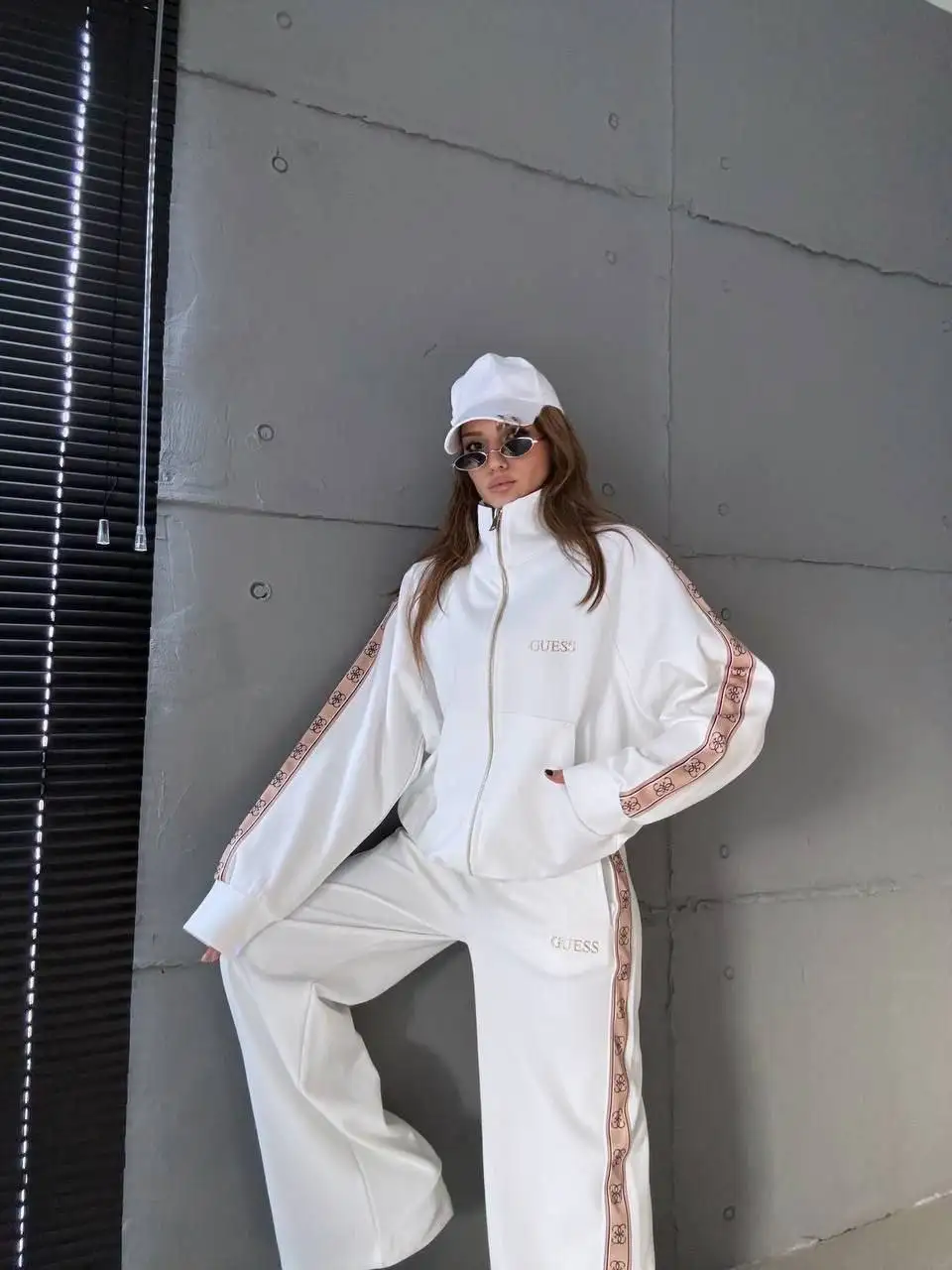 Женский костюм GUESS тройка - Женская одежда (Одежда) в Екатеринбург