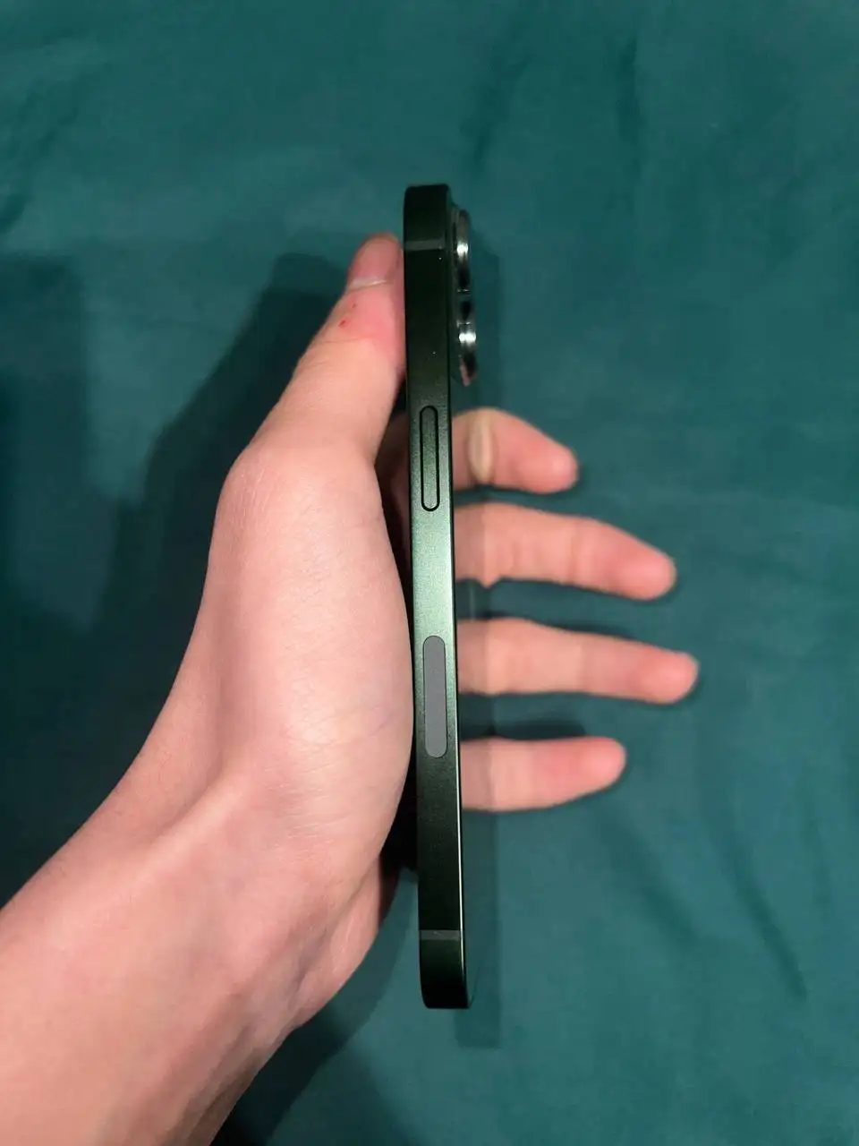 iPhone 13 Зеленый в идеальном состоянии - Смартфоны (Электроника) в Екатеринбург